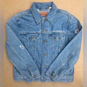 Women’s Levi’s Distressed Denim Jacket